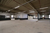 Halle (blick zum Mitteleren Bereich) - Lagerhaus zur Miete in Bad Oeynhausen / Sundern