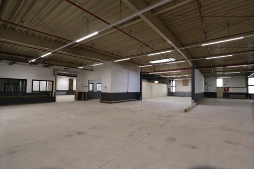 Halle (blick zum Mitteleren Bereich) - Lagerhaus zur Miete in Bad Oeynhausen / Sundern