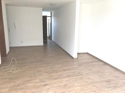 Wohnbereich Blick zur Küche - 2 Zimmer Etagenwohnung in Heimerdingen