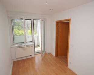 Fast 5 % Rendite! provisionsfreie 2-Zi.-Wohnung mit Wintergarten in Erfurt! -jetzt schnell sein