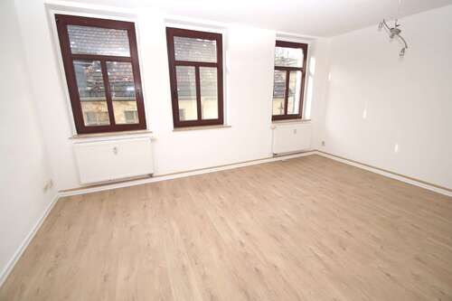 Wohnzimmer - 2-Zimmer-Wohnung mit BALKON, große Küche, Badewanne - frisch renoviert