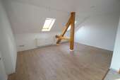 Wohnzimmer - 2 Zimmer Dachgeschoßwohnung zur Miete in Altenburg