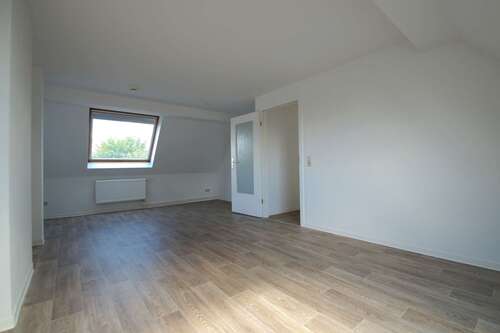 B19 2.OG - Wohnzimmer Ansicht 2 - 2 Zimmer Etagenwohnung in Mücheln (Geiseltal)