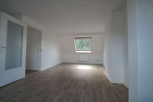 B19 2.OG - Wohnzimmer - 2 Zimmer Etagenwohnung zur Miete in Mücheln (Geiseltal)