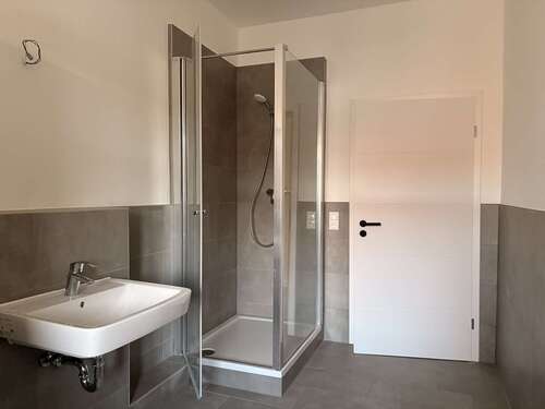 Bad - 4 Zimmer Etagenwohnung zur Miete in Leipzig