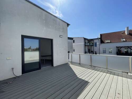 Dachterrasse - Wohntraum! Tolle 3 Zimmerwohnung mit riesiger Dachterrasse, Kamin + Einbauküche!