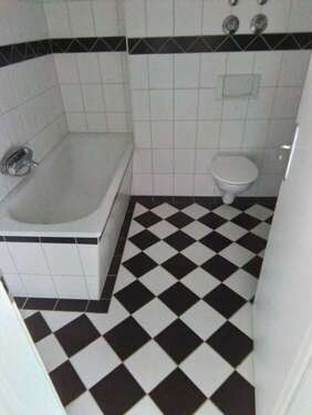 Bad mit Wanne - 