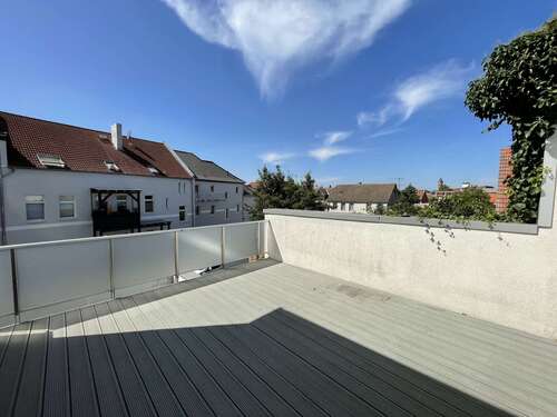 Dachterrasse - Wohntraum! Große 3 Zimmerwohnung mit riesiger Dachterrasse, Kamin + Einbauküche!