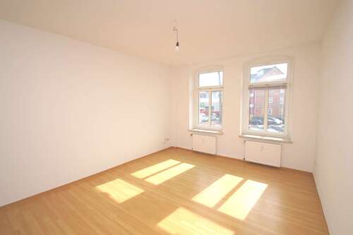 Wohnzimmer - 68m²-Wohnung mit großem Balkon ins Grüne!