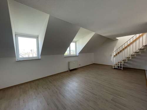 Wohnzimmer - 2 Zimmer Maisonettenwohnung zur Miete in Chemnitz