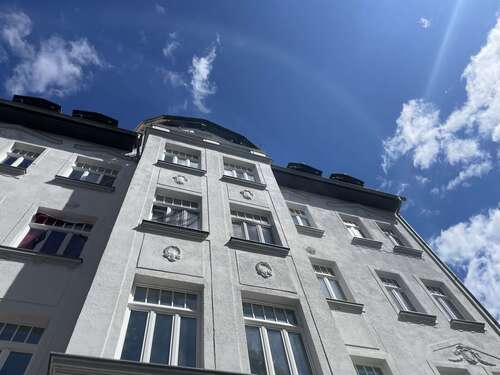 Hausansicht - 3 Zimmer Etagenwohnung zur Miete in Chemnitz