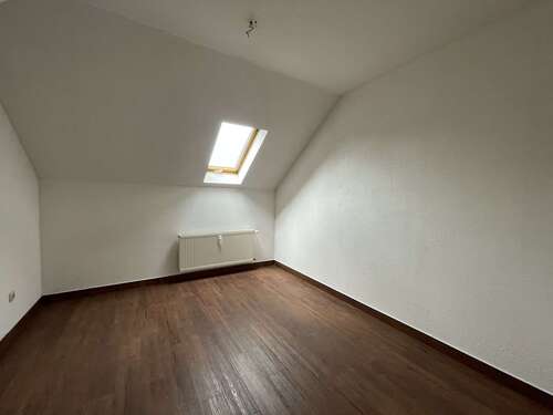 Schlafzimmer - Dachgeschoßwohnung mit 74,60 m² in Chemnitz zur Miete
