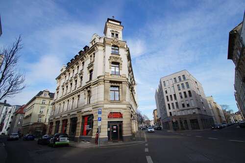 Hausansicht - Ihr Laden in zentraler Lage mit großer Schaufensterfront!
