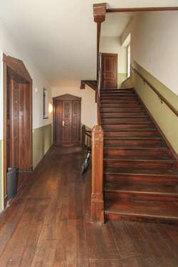 Treppenhaus - Investieren in Leipzig-Schönefeld: Denkmalgeschütztes ETW-Paket mit 5 Einheiten