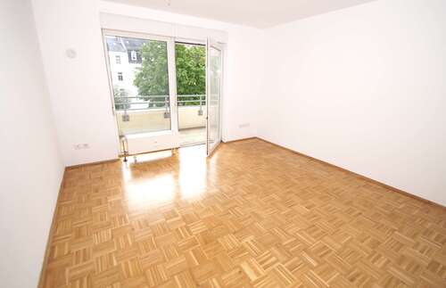 Wohnzimmer Referenz - Zukunftssicher wohnen oder investieren: 3-Zi.-ETW in Citynähe mit Aufzug, Balkon & TG