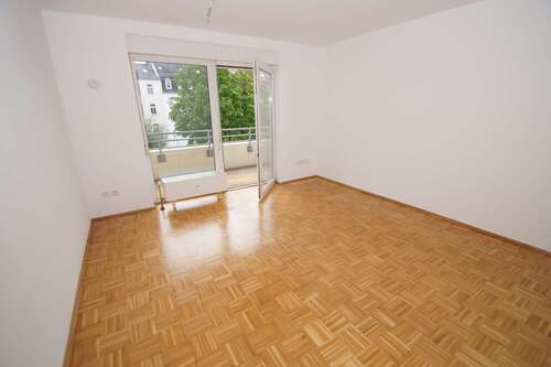 Wohnzimmer Referenz - 3 Zimmer Etagenwohnung zum Kaufen in Leipzig