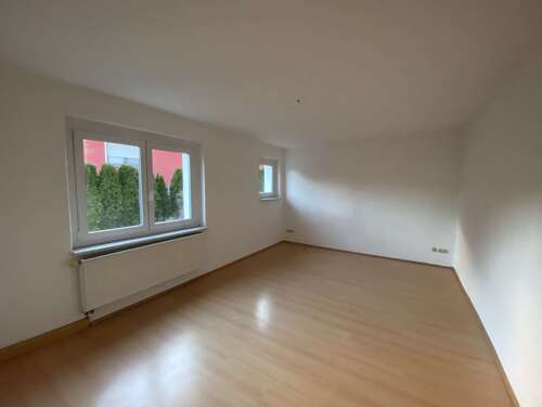 Wohnzimmer - Mehrfamilienhaus, Wohnhaus zum Kaufen in Zwickau