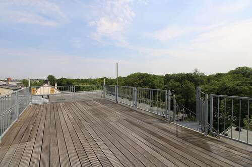 Dachterrasse - Bezugsfrei: Penthouse mit Loggia und Dachterrasse, einzigartiger Blick über den Clara-Zetkin-Park