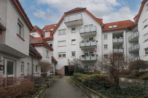Hofansicht - 5-Zi.-Maisonettewhg. mit 2Bädern,2Balkonen & TG Stellplatz nähe Heidelberg