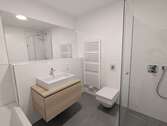 Masterbad - Bezugsfreie 4-Zimmer-Wohnung mit zwei Balkonen in zentraler Lage