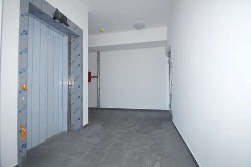 Flur im Treppenhaus - Mit Aufzug - 