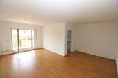Wohnraum Referenzbild - Clever investieren: 2 ETW, Balkon, Tiefgarage, energieeffizient, provisionsfrei