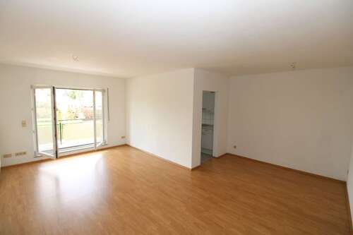 Wohnraum Referenzbild - Clever investieren: 2 ETW, Balkon, Tiefgarage, energieeffizient, provisionsfrei