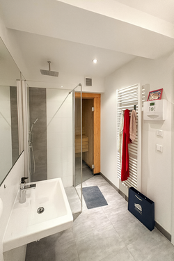 Bad - 5 Zimmer Erdgeschoßwohnung in Leipzig