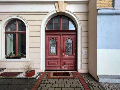 Haustür - Wohn- & Geschäftshaus zum Kaufen in Magdeburg