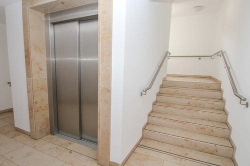 Hausflur - Dachgeschoßwohnung mit 65,88 m² in Leipzig zum Kaufen