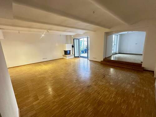 Wohnzimmer - 5 Zimmer Erdgeschoßwohnung zum Kaufen in Leipzig