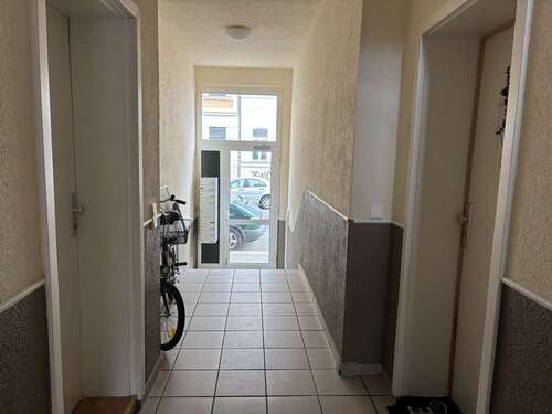 Hauseingang - 2 Zimmer Erdgeschoßwohnung zum Kaufen in Leipzig