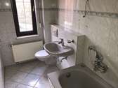 Badezimmer mit Wanne - 