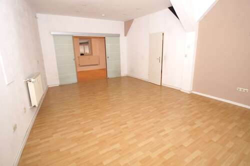 Wohnzimmer - 3 Zimmer Erdgeschoßwohnung zur Miete in Erfurt