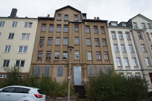 straßenseitige Ansicht - Letztes unsaniertes Haus im Wohnkarree