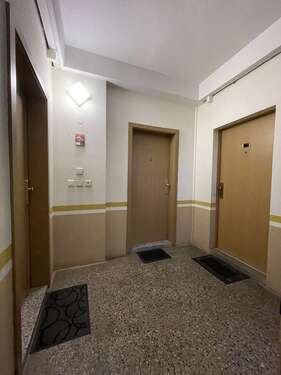 Treppenhaus - 3 Zimmer Etagenwohnung in Leipzig