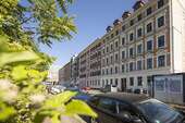 Hausansicht mit Nachbarschaftsbebauung - 
