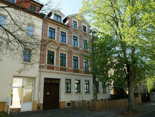 Hausansicht - 3-Zimmer-EG-Wohnung mit TERRASSE