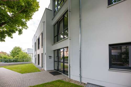 Hausfront - SOFORT EINZIEHEN!!! Bezugsfreie 4-Zimmer Wohnung, TG Stellplatz
