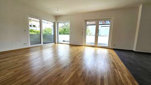 Wohnzimmer - 4 Zimmer Erdgeschoßwohnung in Leipzig