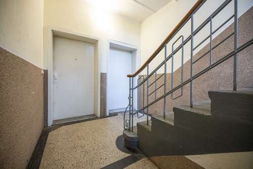 Treppenhaus - Mehrfamilienhaus, Wohnhaus mit 457,00 m² in Gera zum Kaufen