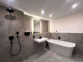 Masterbad Musterwohnung - Privat & modern: 3-Zimmer-Wohntraum mit separatem Zugang