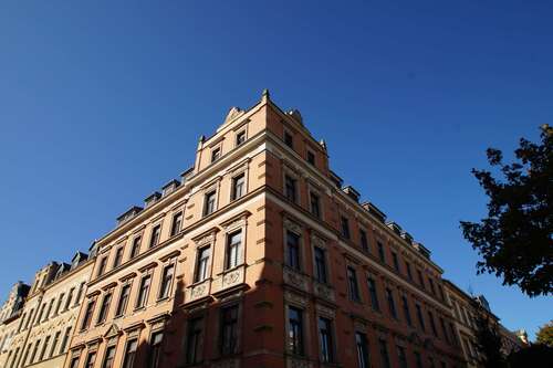 Hausansicht Detail - Frisch sanierte 71m²! Moderne 2 Raumwohnung in Bernsdorf!