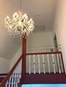Treppenhaus mit Kronleuchter - 