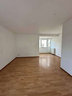 Wohnzimmer Ansicht 2 - 2 Zimmer Etagenwohnung in Bitterfeld-Wolfen