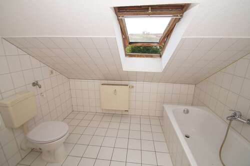 Badezimmer - Dachgeschoßwohnung mit 43,00 m² in Erfurt zum Kaufen