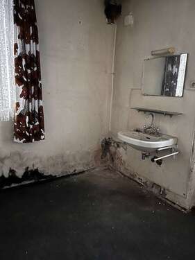Badezimmer sanierungsbedürftig - 