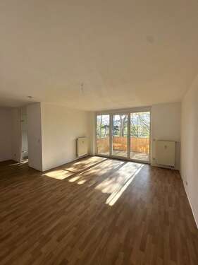 Wohnzimmer - 3 Zimmer Etagenwohnung zur Miete in Jessen (Elster)