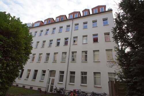 Vorderansicht Hofgebäude - Charmante Wohnung mit Terrasse und eigenem Gartenzugang