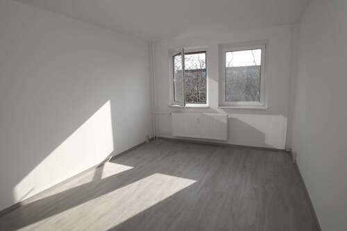 Wohnzimmer - 3 Zimmer Etagenwohnung zur Miete in Magdeburg